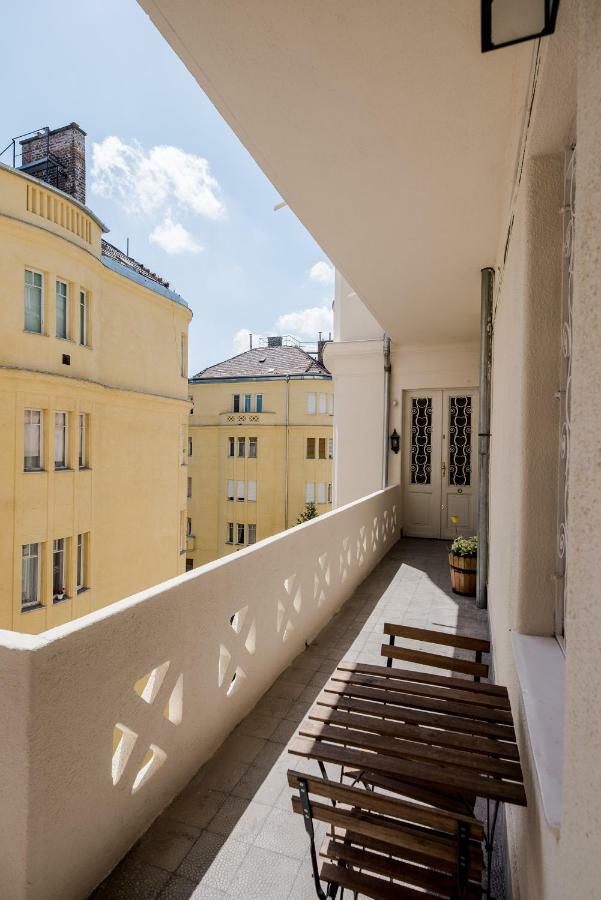Bpr Gellért Family * Budapest